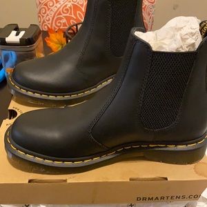 Dr. Martens 2976 leather Chelsea Boot